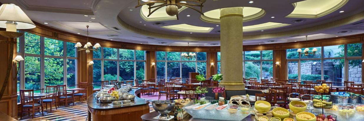 Cafe Bistro_at_Hongqiao JinJiang Hotel_Shanghai.jpg