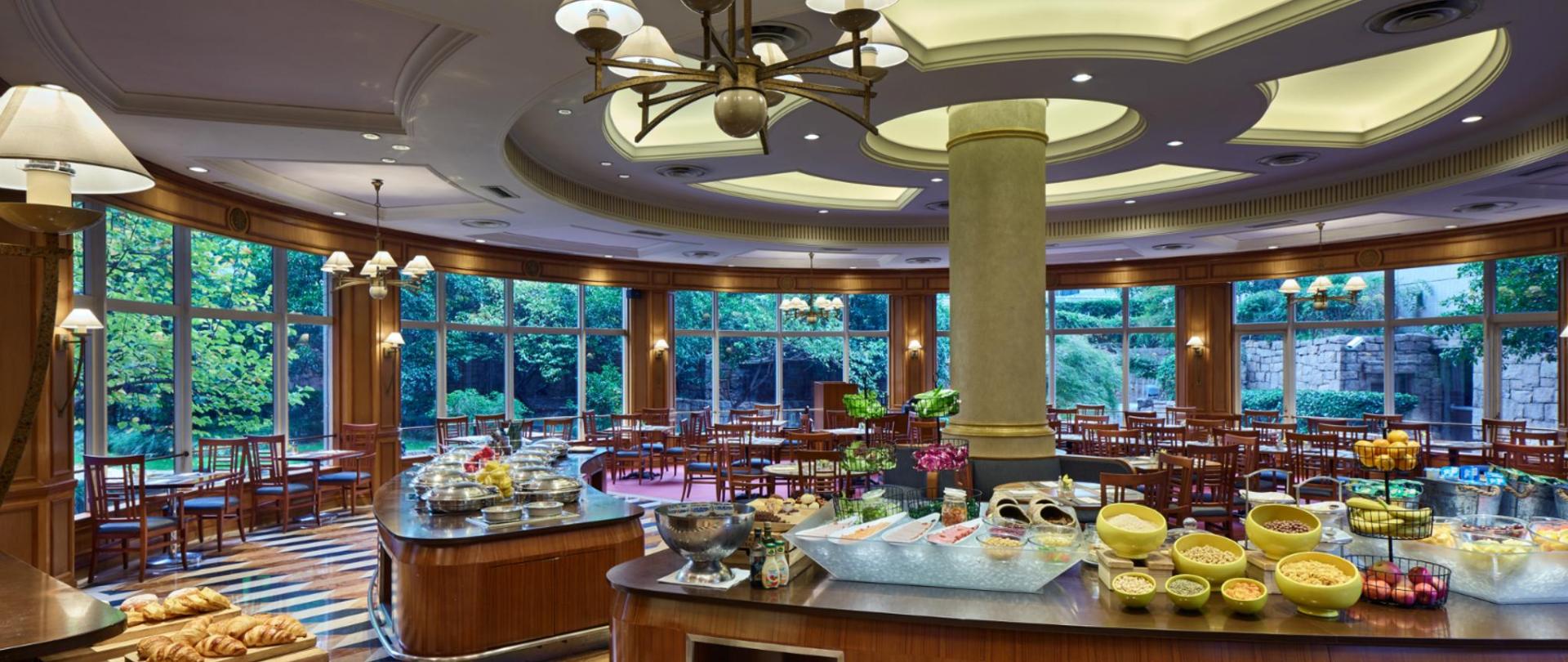 Cafe Bistro_at_Hongqiao JinJiang Hotel_Shanghai.jpg